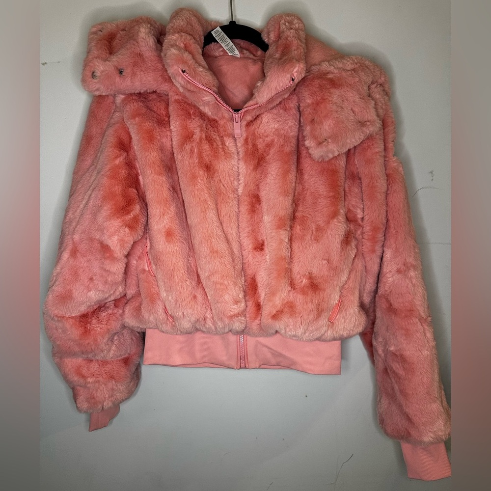Alo Yoga foxy faux fur jacket in pink sz small